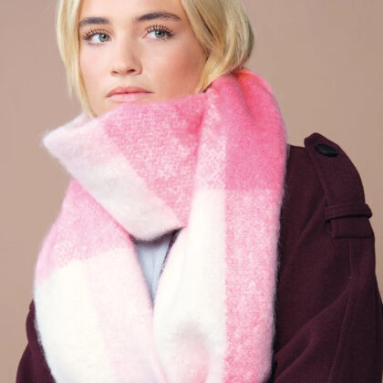 b494r fluffy check scarf